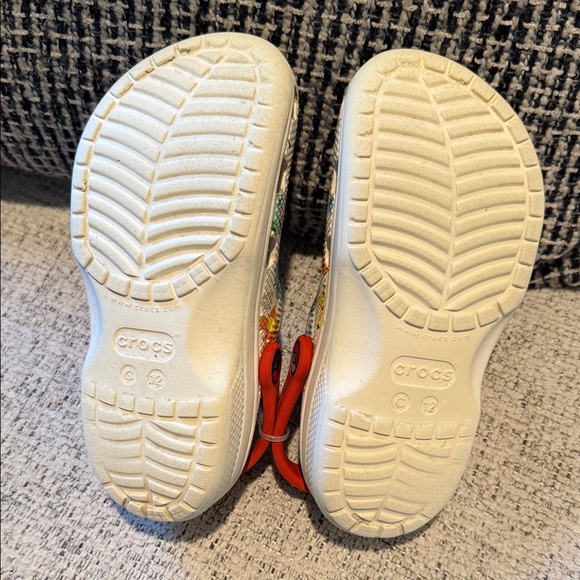 Preloved kids Pokémon crocs with the 3 charms - Picture 5 of 6